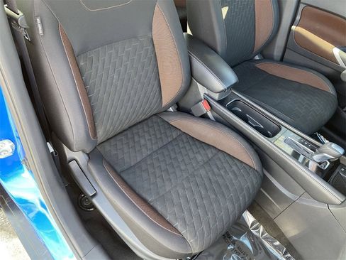 Certified 2022 Nissan Kicks SR image 10