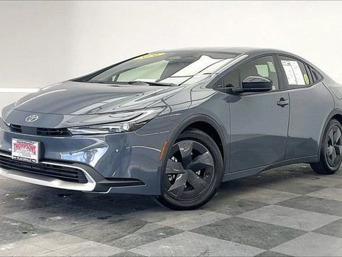Used 2026 Toyota Prius Plug-In Hybrid FWD image 12