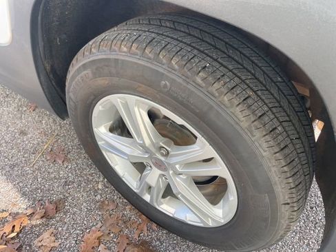 Used 2021 GMC Terrain SLE w/ Driver Convenience Package image 11