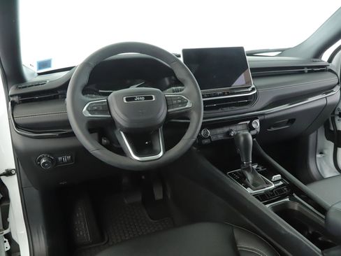 Used 2024 Jeep Compass Latitude w/ Sun and Sound Group image 2