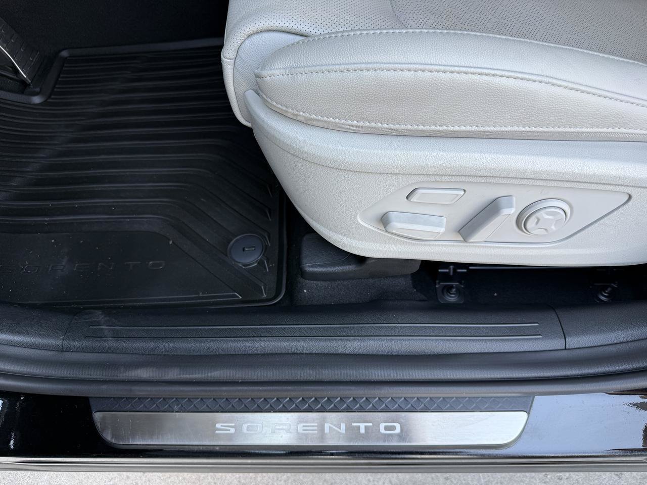 Used 2022 Kia Sorento AWD SX Prestige Plug-In Hybrid image 11