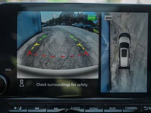 Used 2024 Nissan Pathfinder Platinum w/ Black Appearance Package image 5