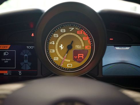 Used 2022 Ferrari F8 Tributo RWD image 17