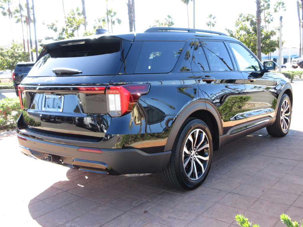 Used 2026 Ford Explorer ST-Line w/ Premium Package RWD image 4