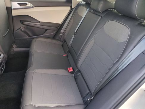 Used 2025 Volkswagen Taos SE AWD/4WD image 22