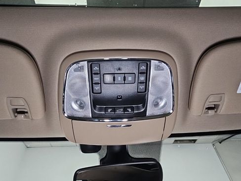 Used 2019 Jeep Grand Cherokee Overland AWD/4WD image 14