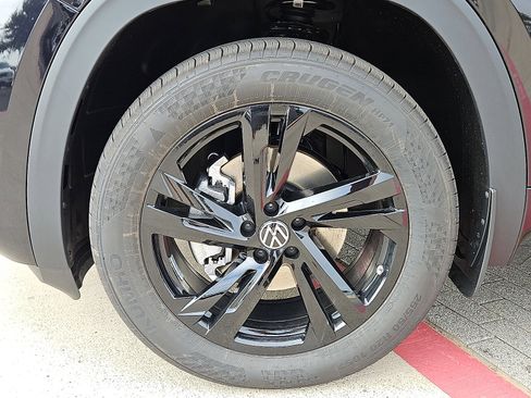 New 2026 Volkswagen Atlas Cross Sport SEL R-Line image 5