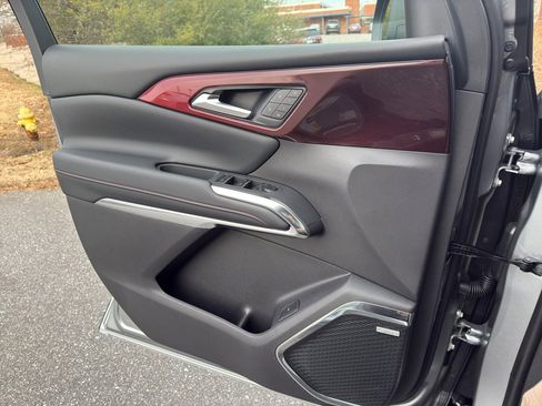 New 2026 Chevrolet Traverse RS image 9