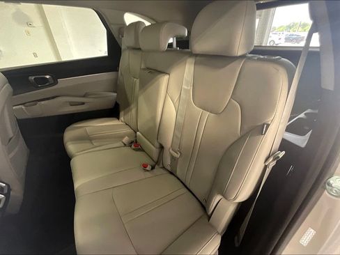 Used 2025 Kia Sorento S AWD/4WD image 8