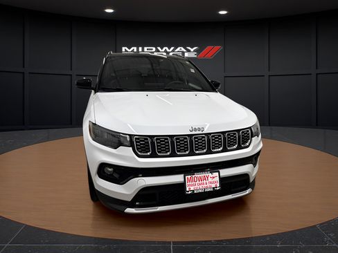 Used 2025 Jeep Compass Limited AWD/4WD image 5