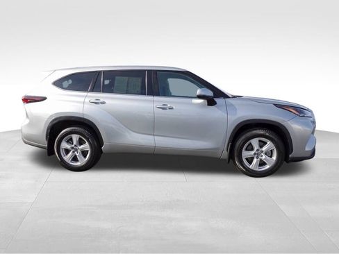 Certified 2024 Toyota Highlander LE image 2