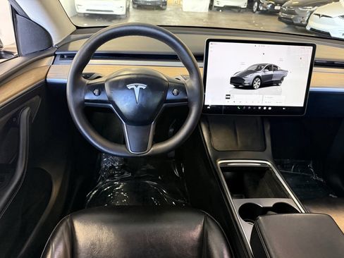 Used 2023 Tesla Model Y Long Range image 19