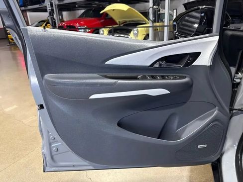 Used 2020 Chevrolet Bolt Premier w/ Infotainment Package FWD image 10