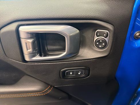 Used 2021 Jeep Gladiator Mojave AWD/4WD image 17