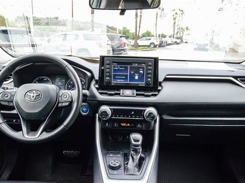 Used 2021 Toyota RAV4 XLE Premium image 13