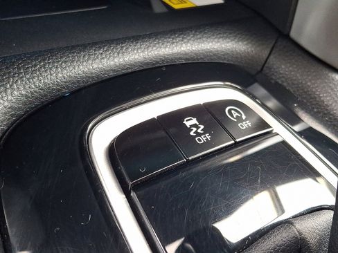 Used 2023 Toyota Corolla Cross XLE image 24