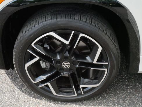 Certified 2025 Volkswagen Tiguan SEL R-Line AWD/4WD image 15