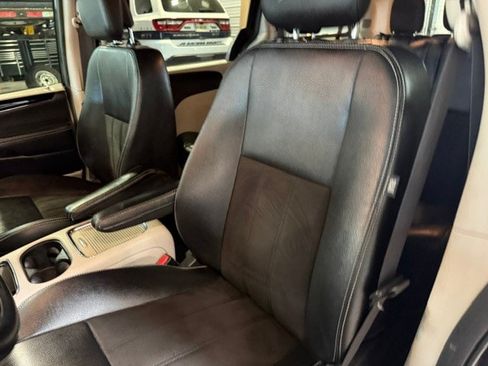 Certified 2020 Dodge Grand Caravan SXT FWD image 41