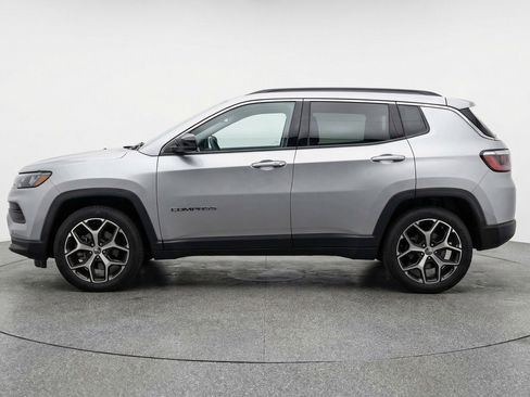 Used 2025 Jeep Compass Limited image 5