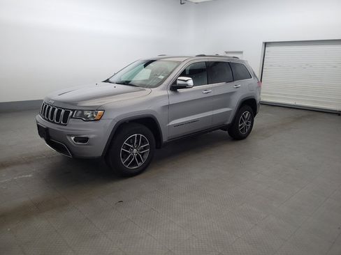 Used 2017 Jeep Grand Cherokee Limited AWD/4WD image 2
