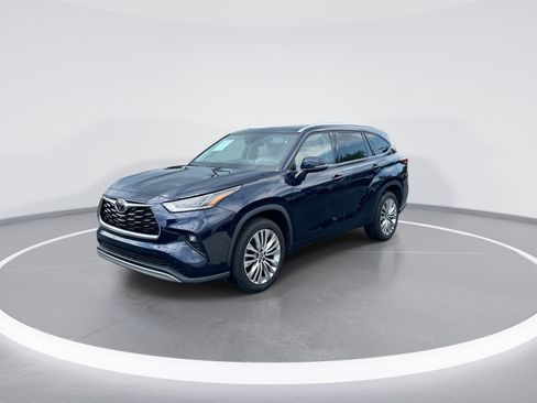 Used 2023 Toyota Highlander Platinum FWD image 5