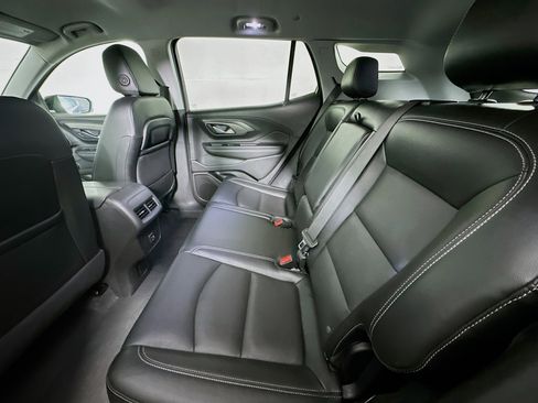 Used 2024 GMC Terrain SLT image 26