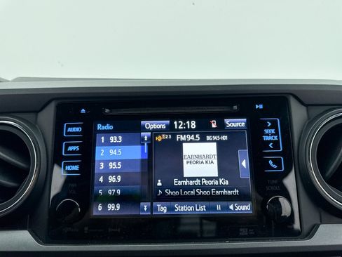 Used 2017 Toyota Tacoma TRD Sport image 5