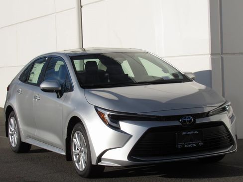 New 2026 Toyota Corolla XLE image 2
