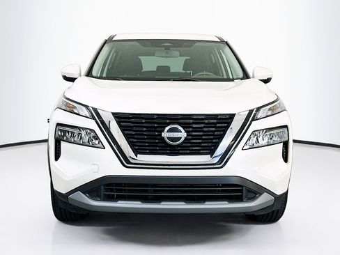 Used 2023 Nissan Rogue SV image 2