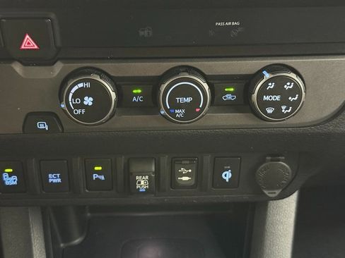 Used 2019 Toyota Tacoma TRD Off-Road image 16