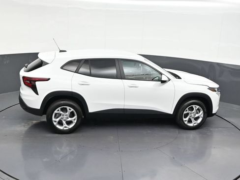 Used 2024 Chevrolet Trax LS w/ LS Convenience Package FWD image 37