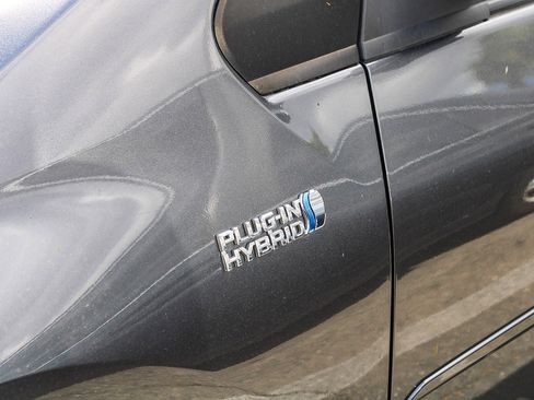 Used 2022 Toyota Prius Prime XLE FWD image 8