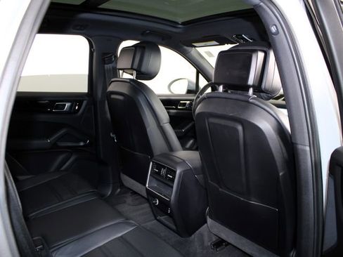 Certified 2023 Porsche Cayenne w/ Premium Package AWD/4WD image 26
