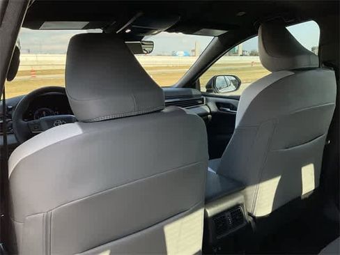 Used 2025 Toyota Camry SE image 15