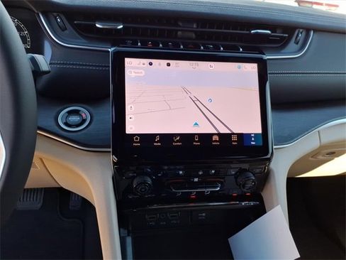 New 2025 Jeep Grand Cherokee L Limited w/ Luxury Tech Group II image 48