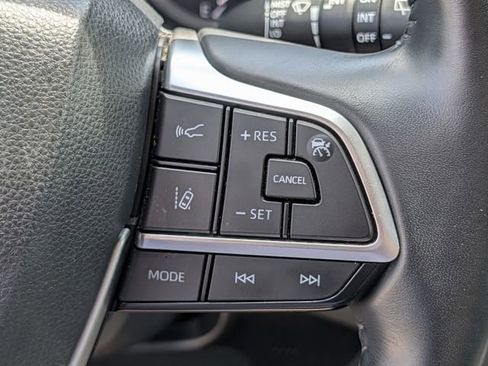 Used 2024 Toyota Highlander LE AWD/4WD image 21