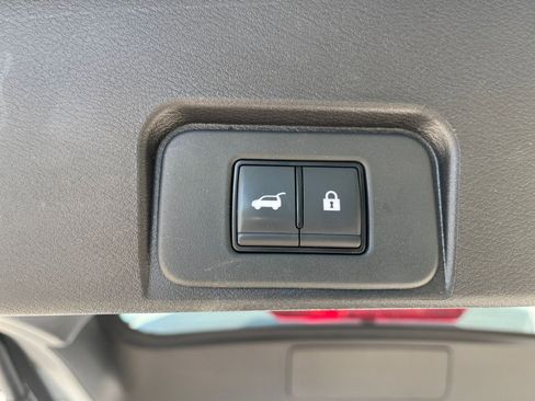 Used 2025 Nissan Rogue SV FWD image 23