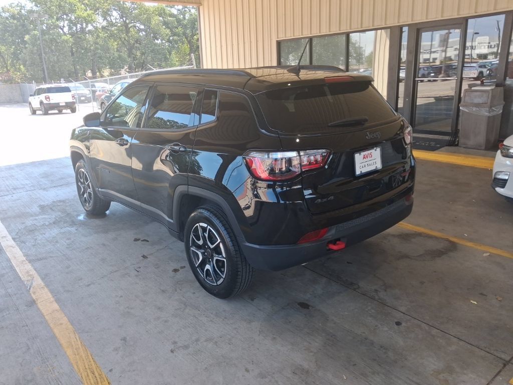 Used 2025 Jeep Compass Trailhawk AWD/4WD image 8