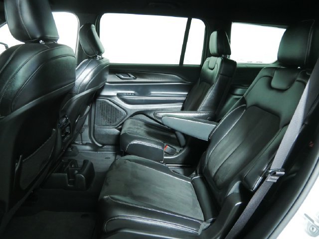 Used 2023 Jeep Grand Cherokee L Laredo AWD/4WD image 18