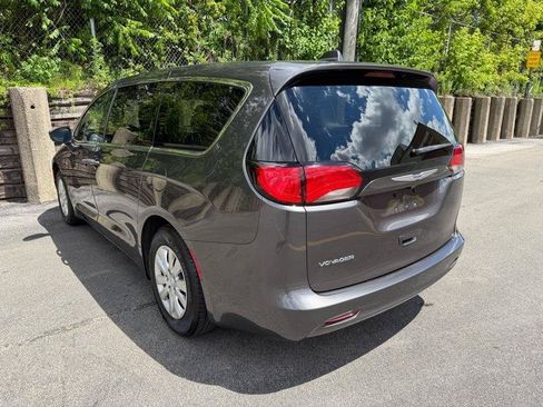Used 2020 Chrysler Voyager L FWD image 29