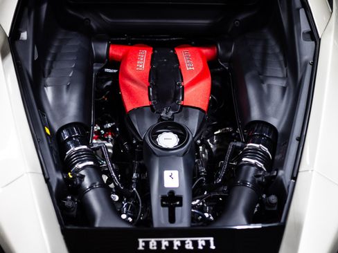 Used 2021 Ferrari F8 Tributo image 44