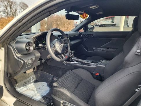 Used 2025 Toyota GR86 image 19