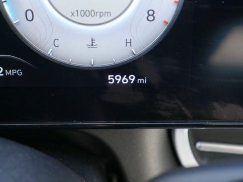 Used 2023 Hyundai Elantra Limited image 29