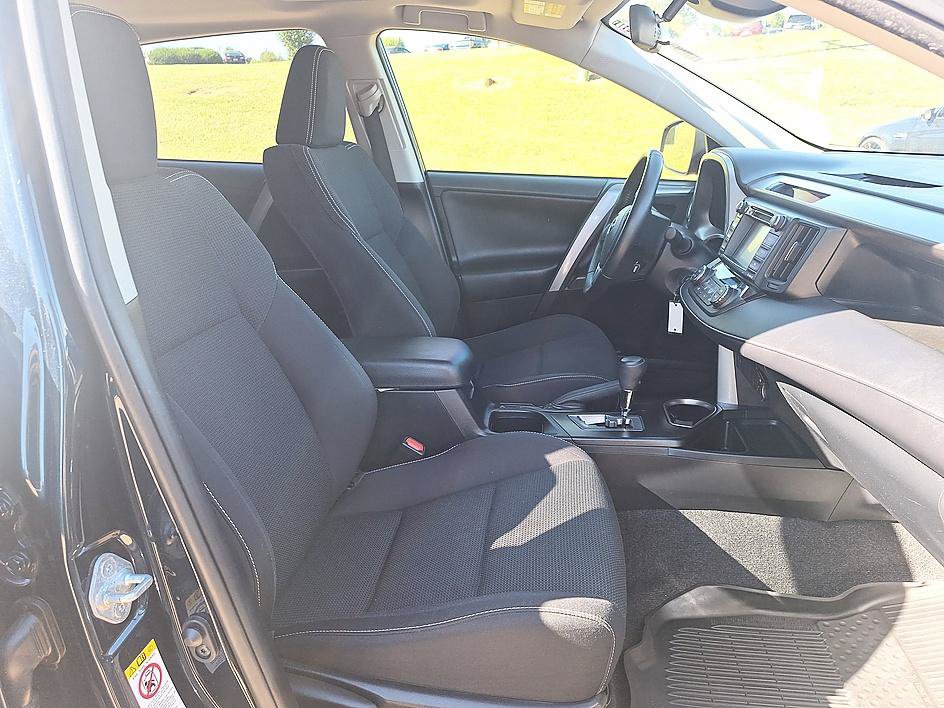 Used 2017 Toyota RAV4 XLE FWD image 21