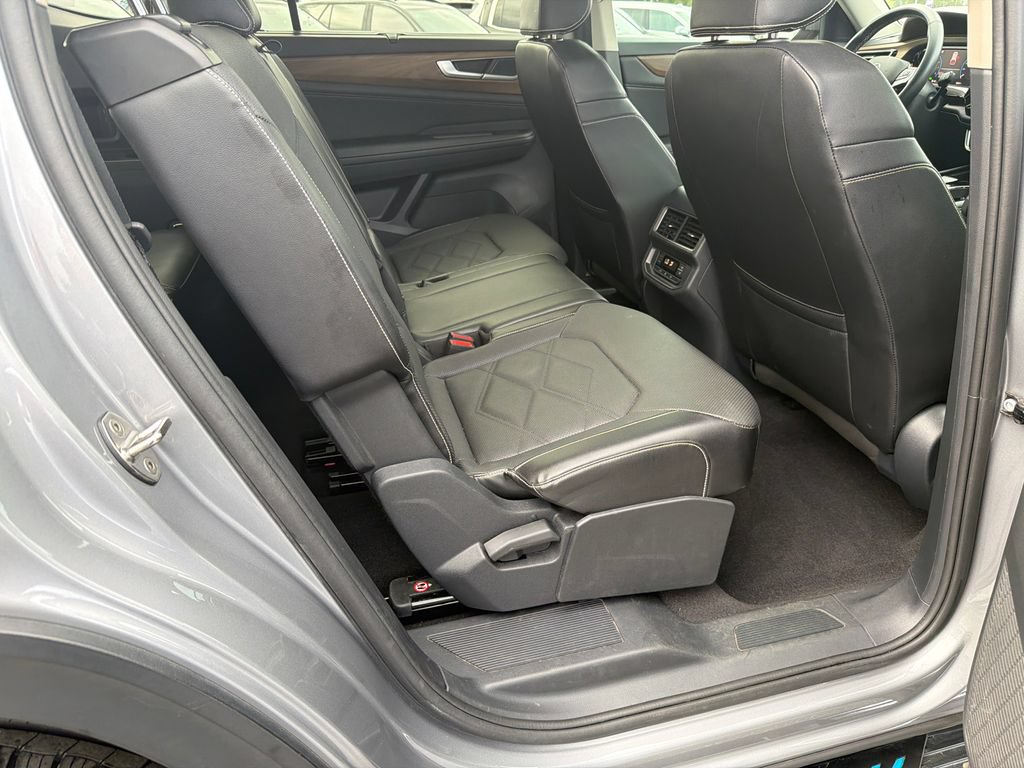 Used 2024 Volkswagen Atlas SE FWD image 15