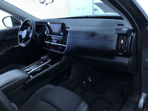 Used 2025 Nissan Pathfinder SV image 23