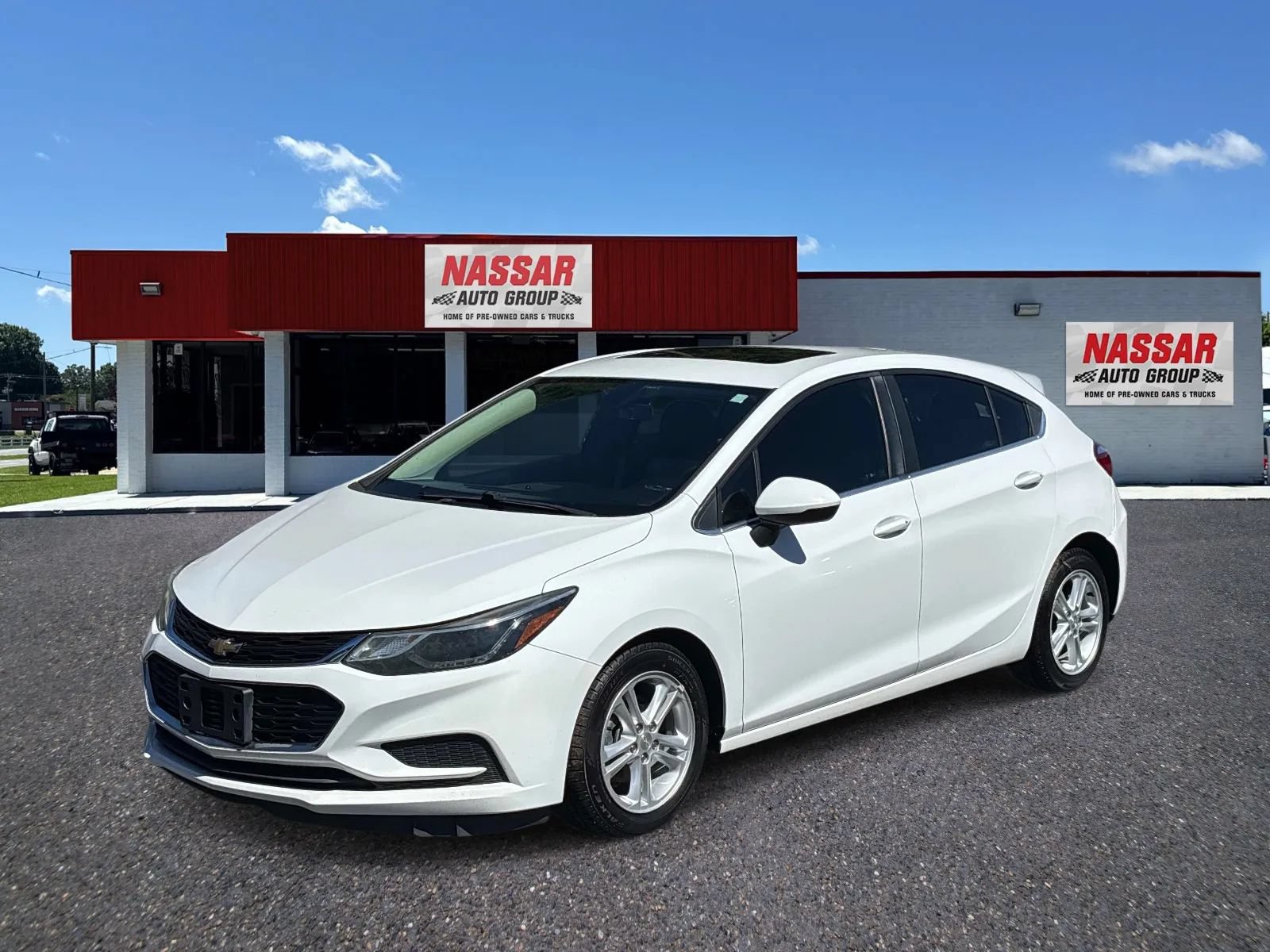 Used 2017 Chevrolet Cruze LT w/ Sun And Sound Package FWD image 1