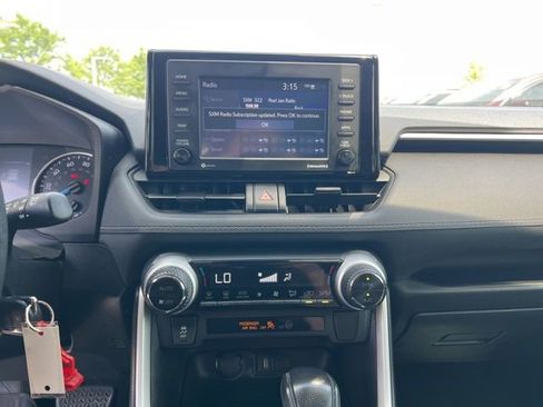 Used 2021 Toyota RAV4 LE AWD/4WD image 16