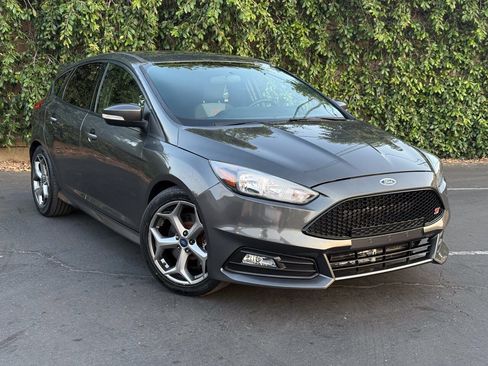 Used 2016 Ford Focus ST FWD image 2