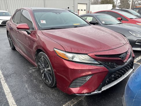 Used 2018 Toyota Camry XSE image 1